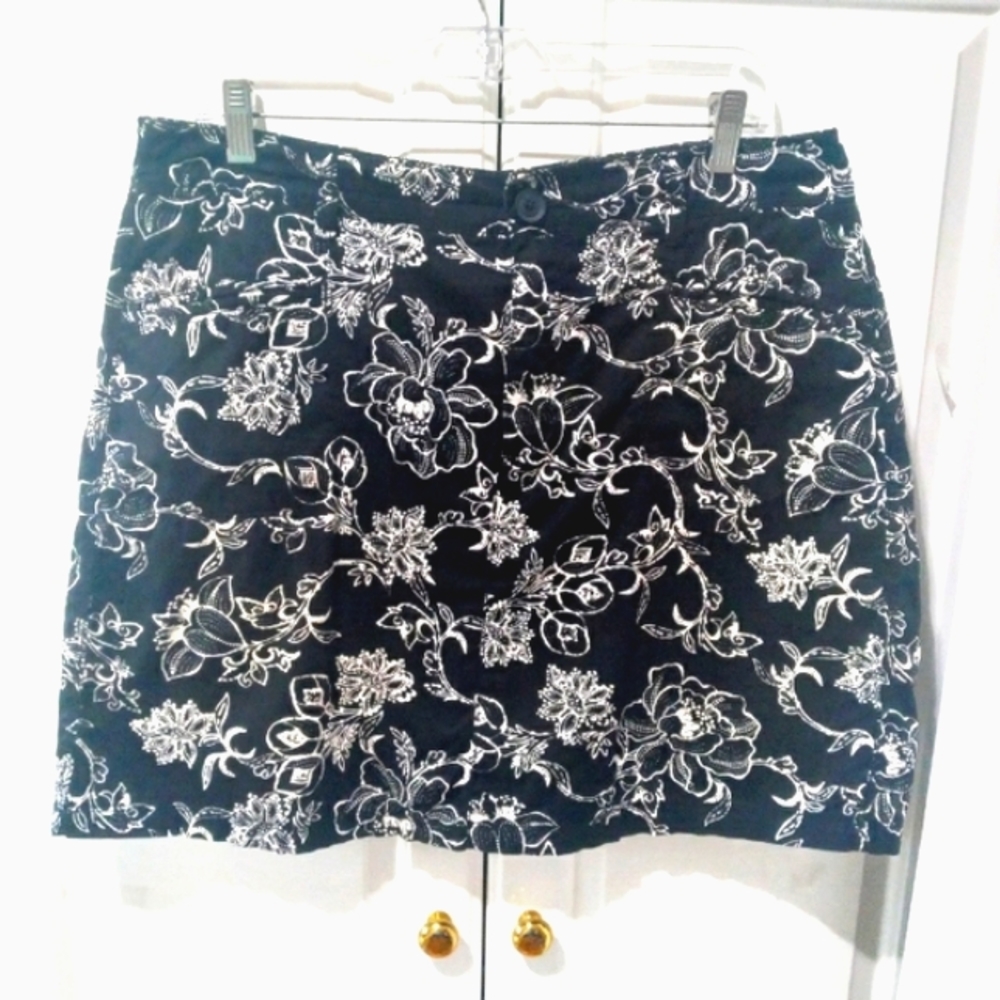Croft & Barrow Women's Black / White  Skirt Skort Sz  12